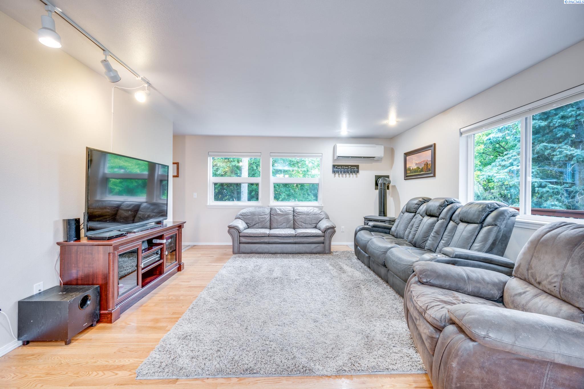 704 Southeast Ridgeview Street Pullman, WA 99163 - Photo 6 of 30 Gallery Image 6