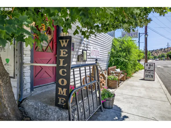 $299,000 | 234 South Canyon Boulevard, Unit 1190, John Day, OR 97845