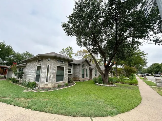a view of a house with a backyard