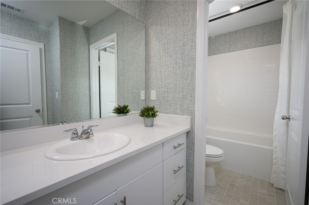 2433 Gunner Ridge Way Rialto, CA 92377 - Photo 15 of 31