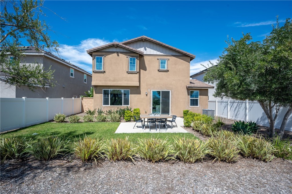 2433 Gunner Ridge Way Rialto, CA 92377 - Photo 19 of 31
