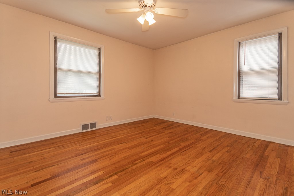 1070 South Green Road Cleveland, OH 44121 - Photo 11 of 28