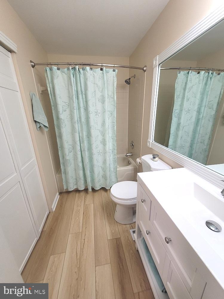 1201 Augusta Circle Mount Laurel, NJ 08054 - Photo 21 of 34 Hall bath