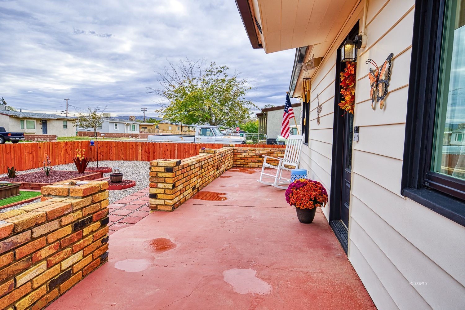 413 North Helena Street Ridgecrest, CA 93555 - Photo 2 of 42 an outdoor space with lounge chair