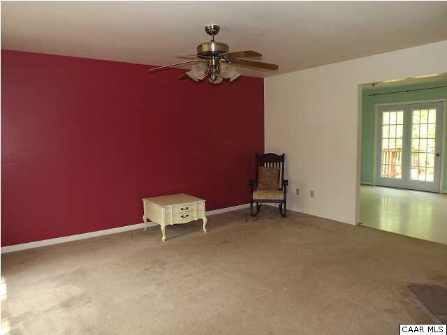 23 Dogleg Road Palmyra, VA 22963 - Photo 7 of 23 a room with a workspace