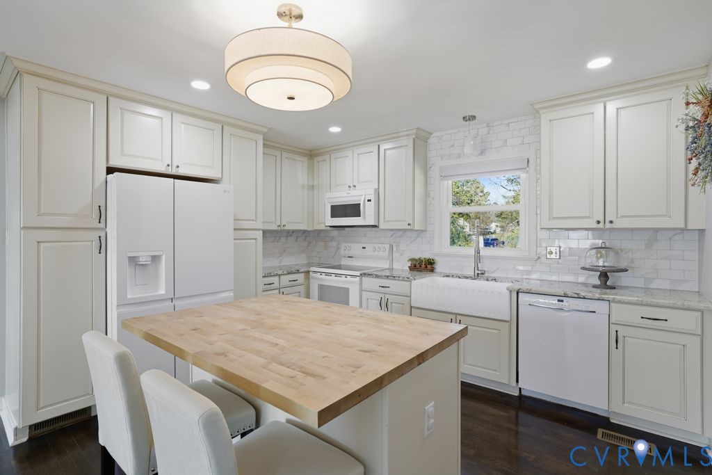 2831 Delfin Road Midlothian, VA 23112 - Photo 12 of 30 a kitchen with stainless steel appliances granite countertop a sink a stove a refrigerator a center island and cabinets