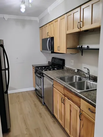 $2,200 | 910 West Alleghany Drive, Unit 2B, Arlington Heights, IL 60004