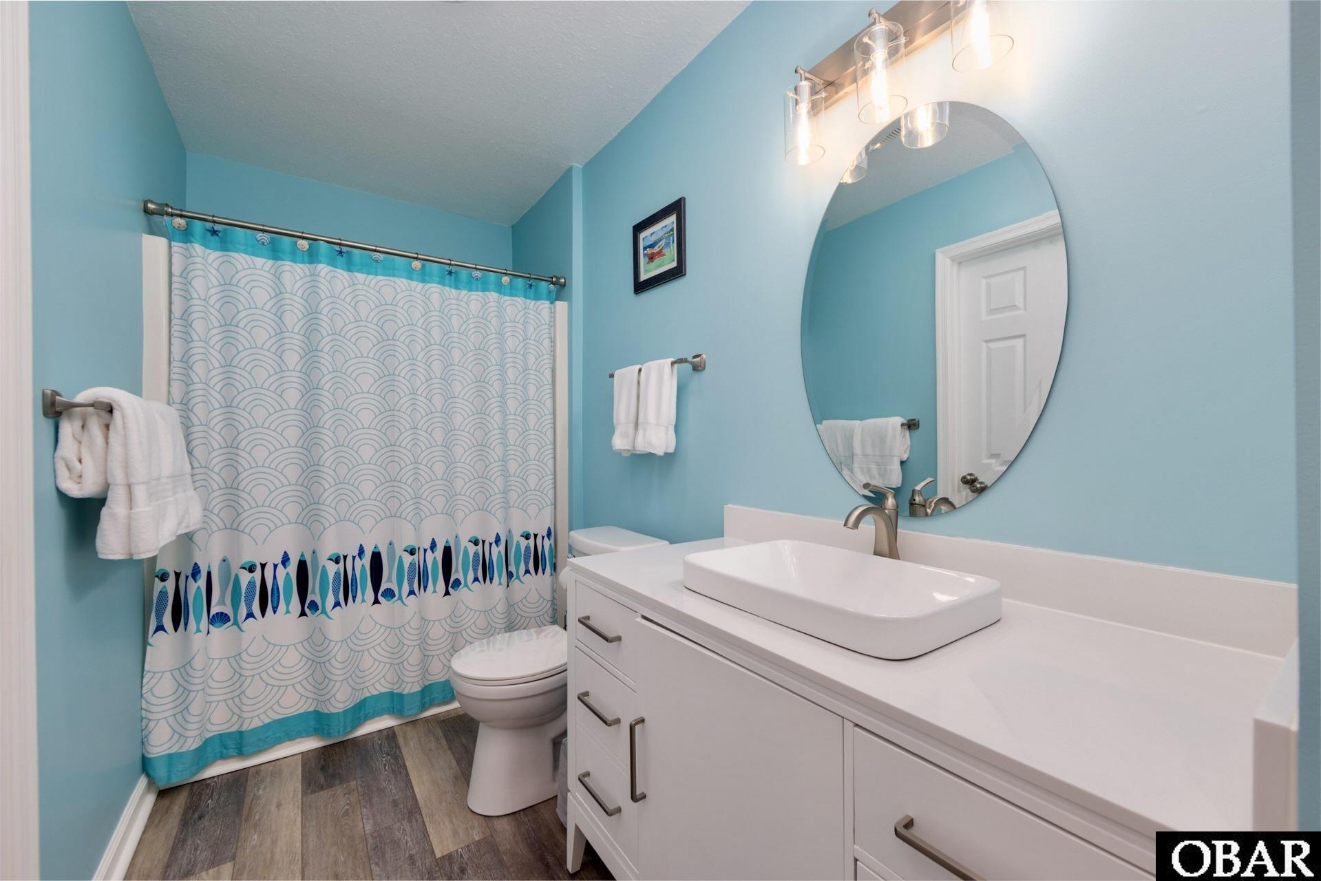 305 Oak Run, Unit 1 Kitty Hawk, NC 27949 - Photo 26 of 49 First Floor Hall Bath