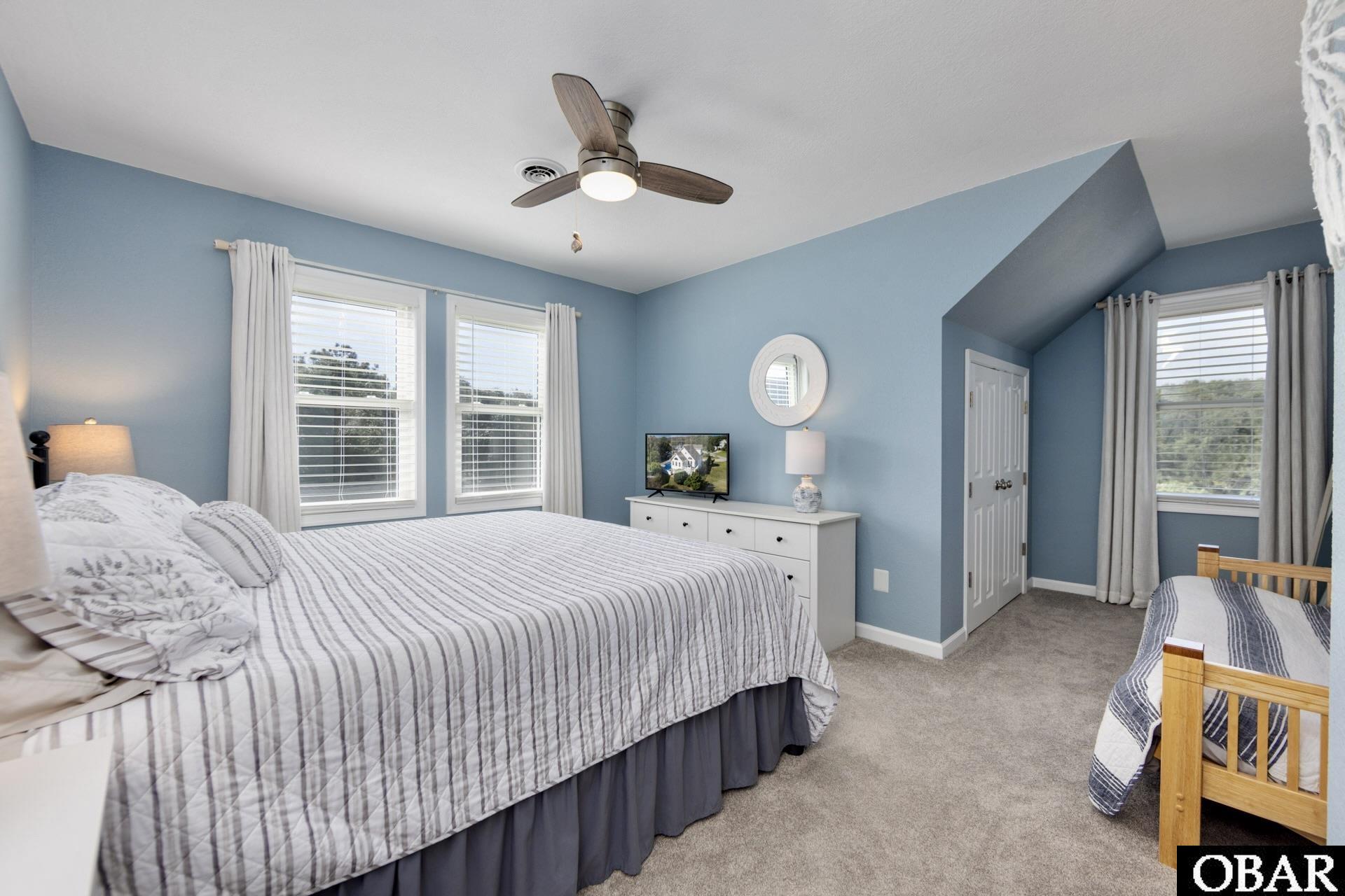 305 Oak Run, Unit 1 Kitty Hawk, NC 27949 - Photo 30 of 49 Large Bedroom #4 -Upstairs