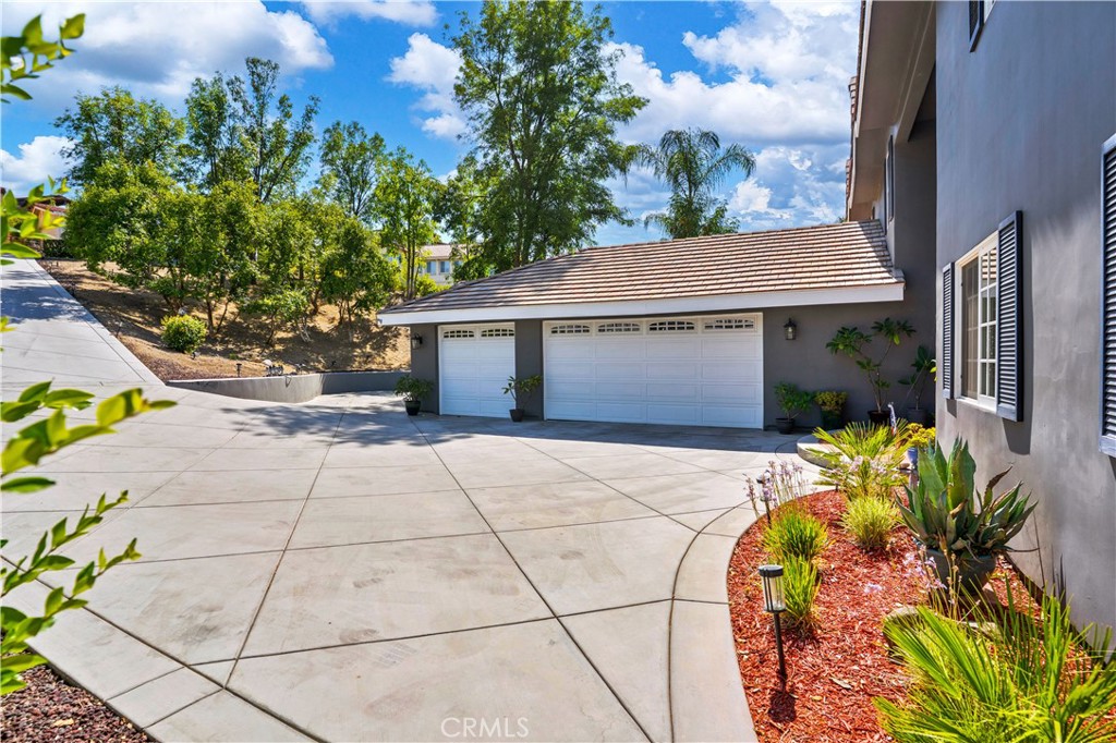 22700 Running Rabbit Court Canyon Lake, CA 92587 - Photo 17 of 75