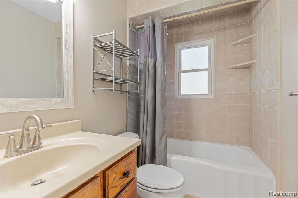 47101 Frederick Road Utica, MI 48317 - Photo 15 of 30