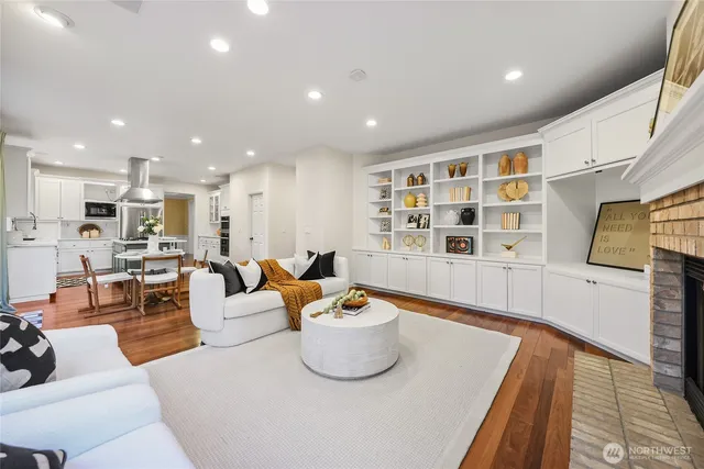 $1,999,000 | 5810 Mont Blanc Place Northwest, Issaquah, WA 98027