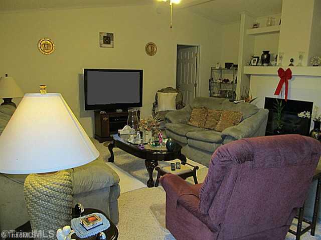 5007 George Miles Road Burlington, NC 27217 - Photo 3 of 15 Living Room.