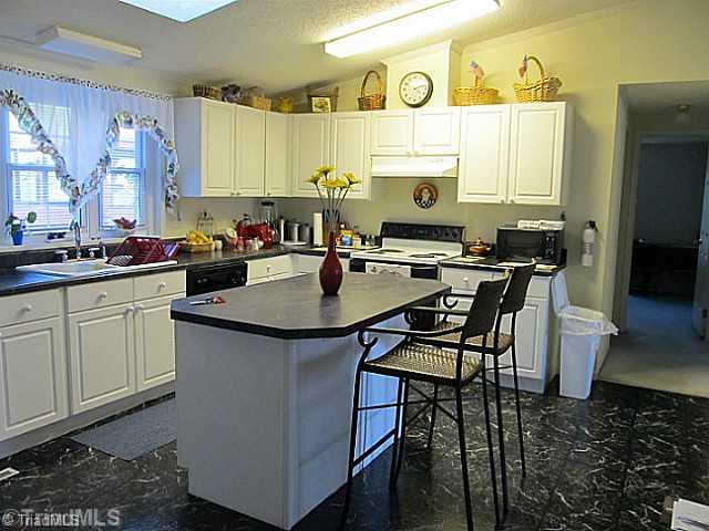 5007 George Miles Road Burlington, NC 27217 - Photo 4 of 15 Kitchen. w/ Large Island