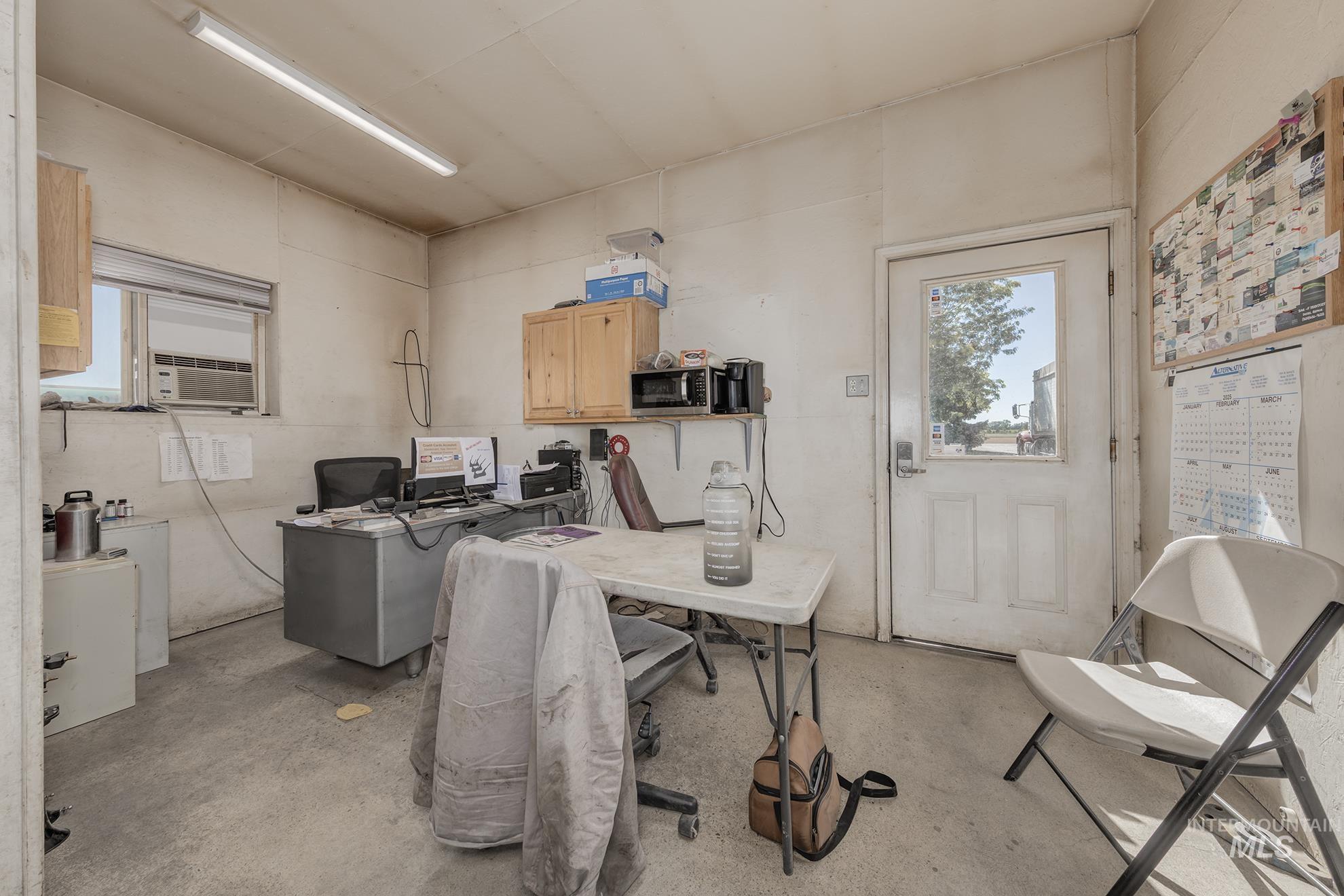6040 Adams Road New Plymouth, ID 83655 - Photo 41 of 50 Office area featuring concrete flooring