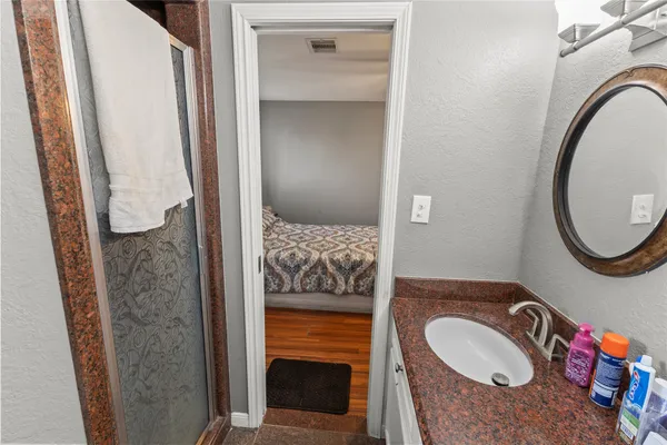 $2,400 | 10910 Vanderford Drive, Houston, TX 77099