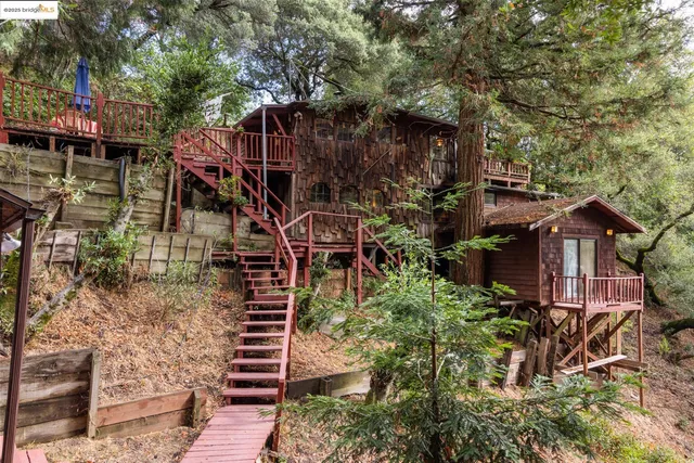 a view of pathway with a house in the background