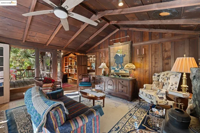 a view of walk in closet