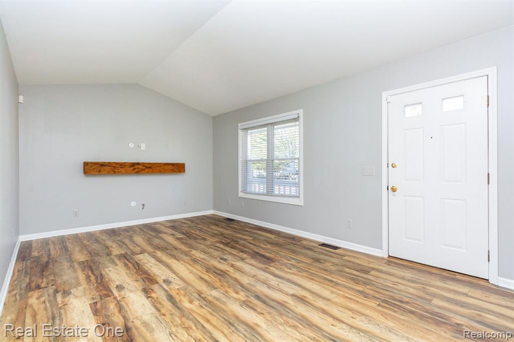 1356 Miller Road Lake Orion, MI 48362 - Photo 6 of 33