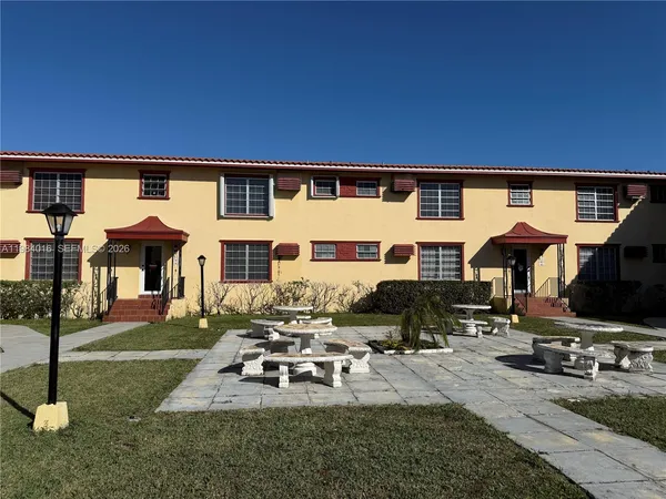 $1,950 | 617 Southwest 11th Street, Unit 14E, Miami, FL 33129