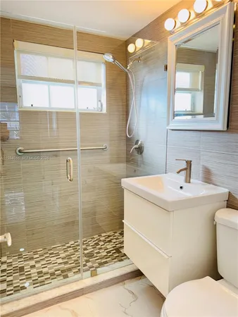 $1,950 | 617 Southwest 11th Street, Unit 14E, Miami, FL 33129