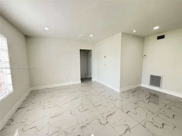 $1,950 | 617 Southwest 11th Street, Unit 14E, Miami, FL 33129