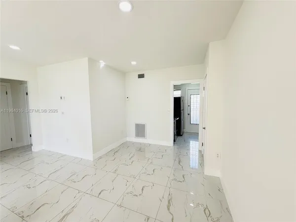 $1,950 | 617 Southwest 11th Street, Unit 14E, Miami, FL 33129
