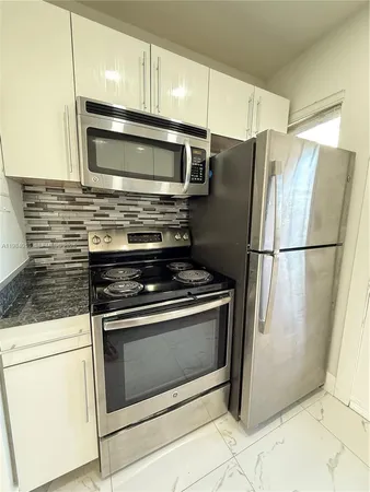 $1,950 | 617 Southwest 11th Street, Unit 14E, Miami, FL 33129