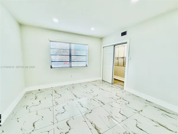 $1,950 | 617 Southwest 11th Street, Unit 14E, Miami, FL 33129