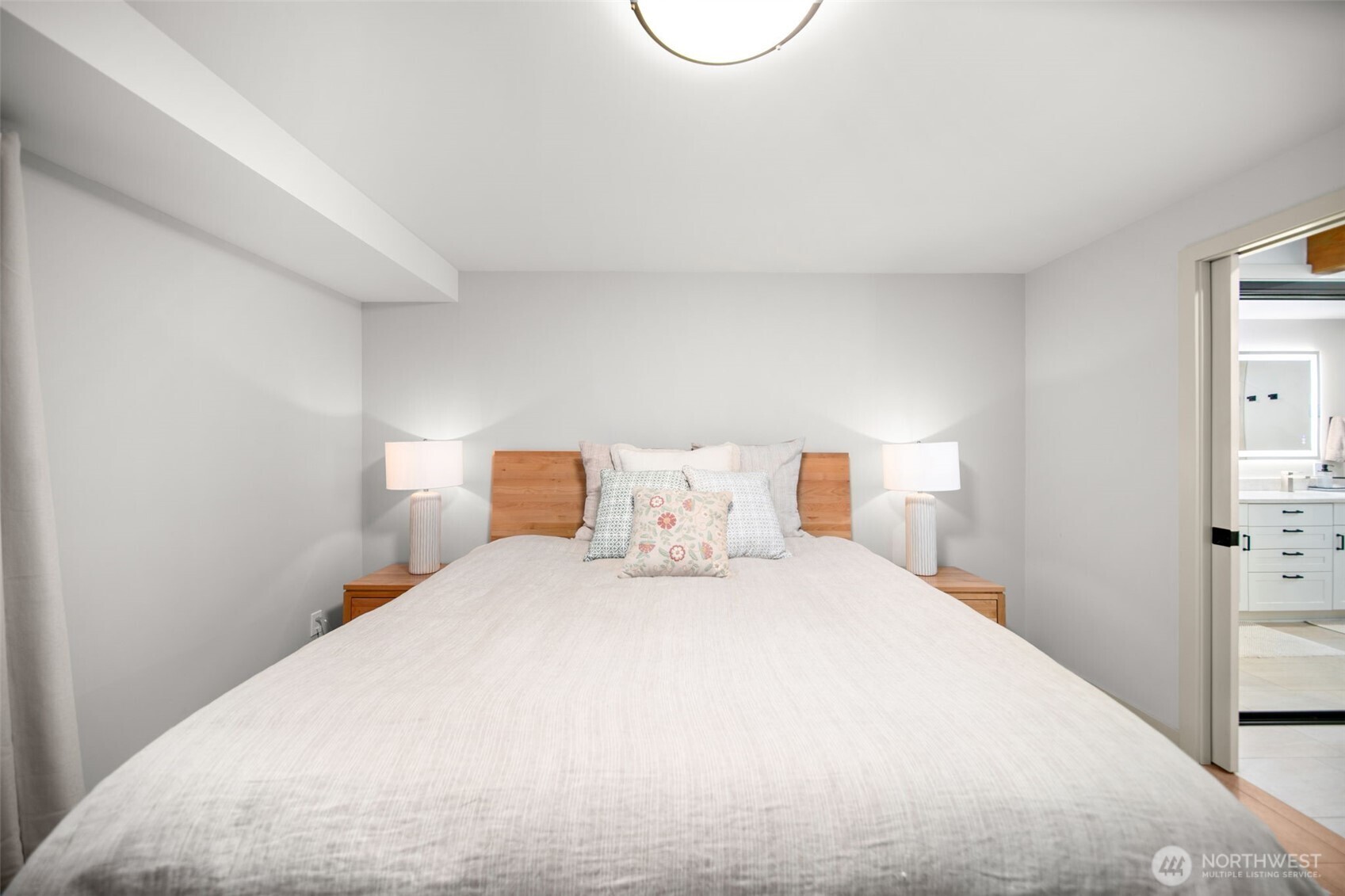 1535 Castlerock Avenue, Unit 26 Wenatchee, WA 98801 - Photo 12 of 32 a bedroom with a bed and a table