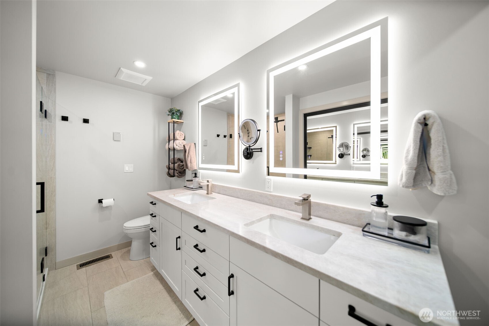 1535 Castlerock Avenue, Unit 26 Wenatchee, WA 98801 - Photo 15 of 32 a bathroom with double vanity sink and mirror
