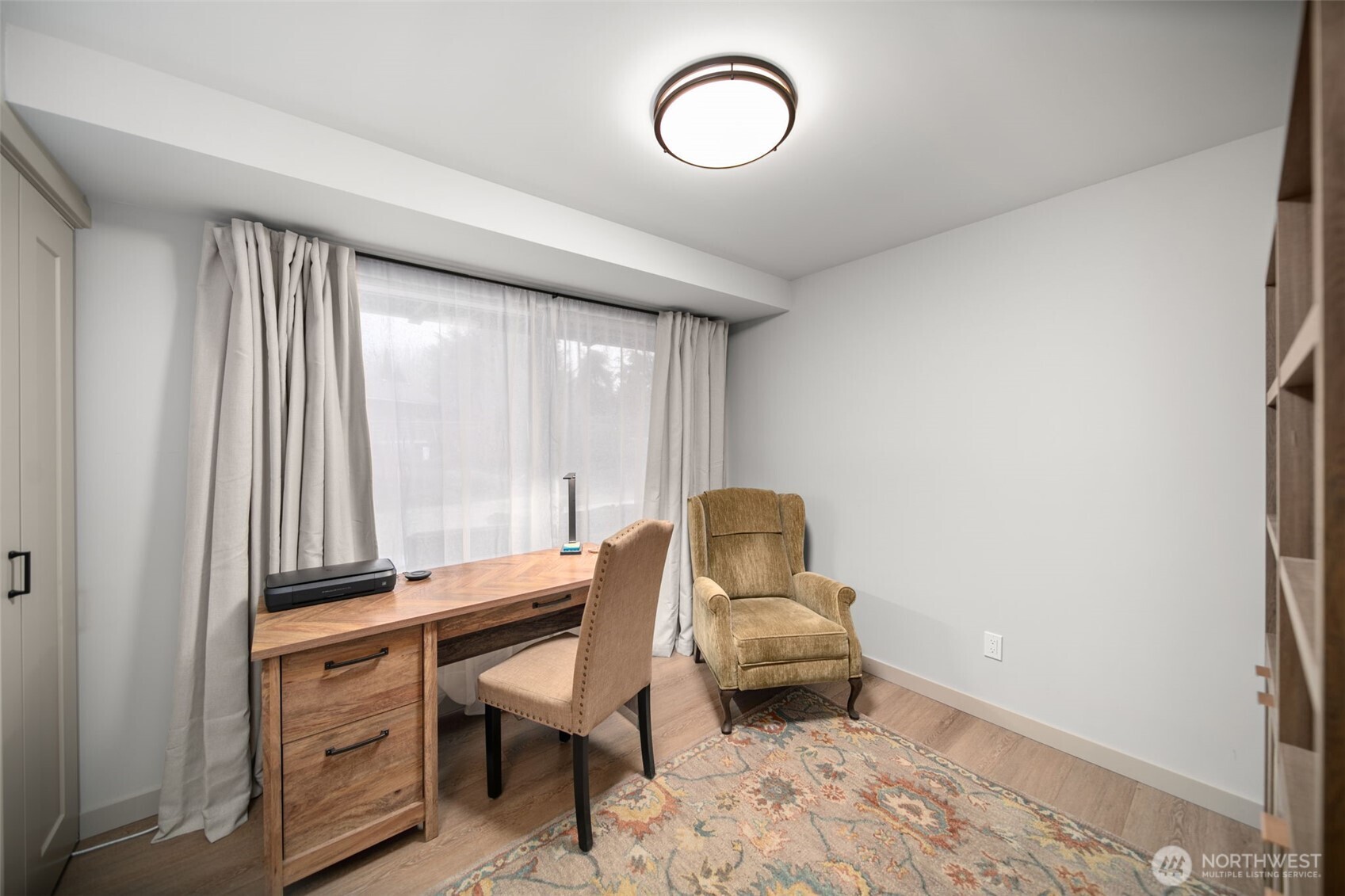 1535 Castlerock Avenue, Unit 26 Wenatchee, WA 98801 - Photo 21 of 32 a living room with furniture
