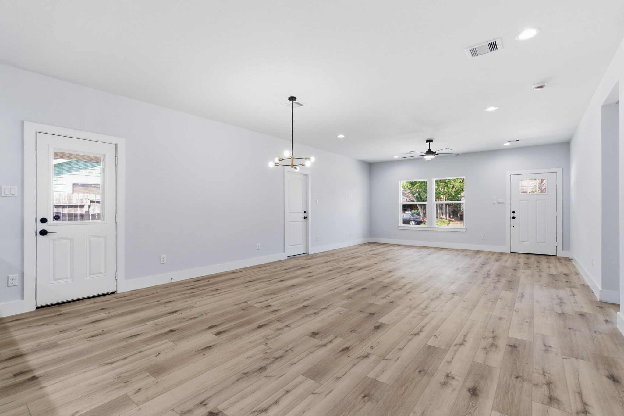 7040 Kinney Street Houston, TX 77087 - Photo 14 of 47