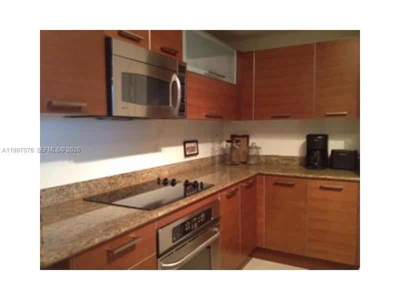 3330 Northeast 190th Street, Unit 1615 Aventura, FL 33180 - Photo 4 of 28 Closer look at kitchen