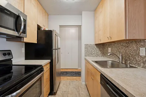 $139,900 | 400 Groveland Avenue, Unit 910, Minneapolis, MN 55403