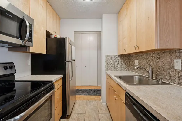 $139,900 | 400 Groveland Avenue, Unit 910, Minneapolis, MN 55403