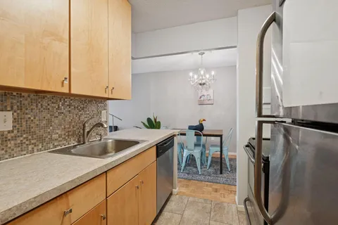 $139,900 | 400 Groveland Avenue, Unit 910, Minneapolis, MN 55403