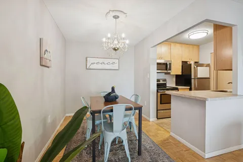 $139,900 | 400 Groveland Avenue, Unit 910, Minneapolis, MN 55403