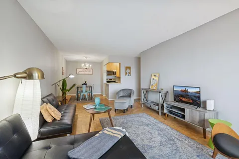 $139,900 | 400 Groveland Avenue, Unit 910, Minneapolis, MN 55403