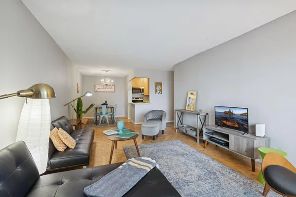 $139,900 | 400 Groveland Avenue, Unit 910, Minneapolis, MN 55403