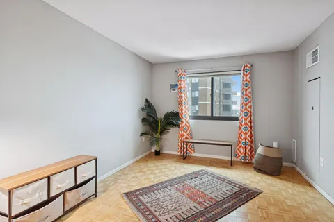 $139,900 | 400 Groveland Avenue, Unit 910, Minneapolis, MN 55403