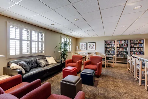$139,900 | 400 Groveland Avenue, Unit 910, Minneapolis, MN 55403