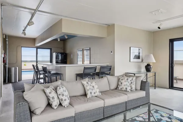 $139,900 | 400 Groveland Avenue, Unit 910, Minneapolis, MN 55403