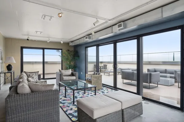 $139,900 | 400 Groveland Avenue, Unit 910, Minneapolis, MN 55403