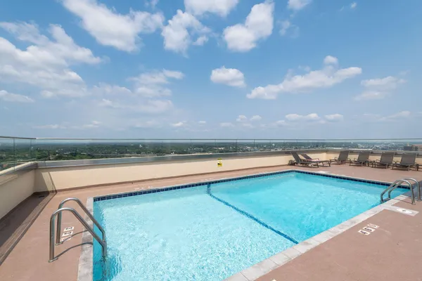 $139,900 | 400 Groveland Avenue, Unit 910, Minneapolis, MN 55403