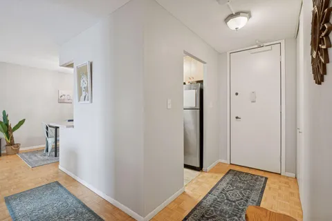 $139,900 | 400 Groveland Avenue, Unit 910, Minneapolis, MN 55403