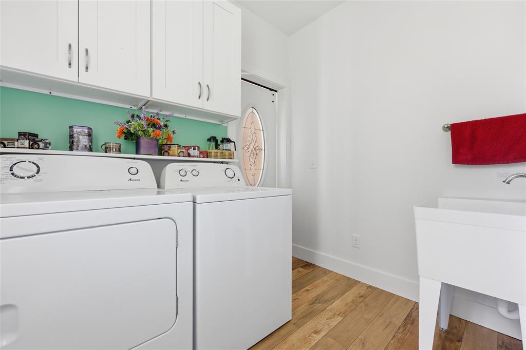 4162 Northeast 27th Lane High Springs, FL 32643 - Photo 30 of 46 a utility room with dryer and washer