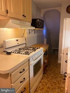 743 Bennington Road Folcroft, PA 19032 - Photo 10 of 22 a stove top oven sitting inside of a kitchen