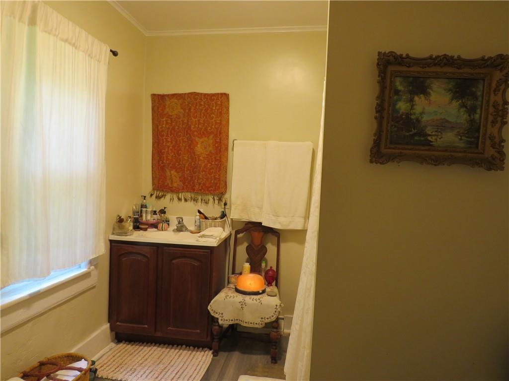 806 McLaughlin Run Road Bridgeville, PA 15017 - Photo 3 of 25 Rear single family home bathroom.