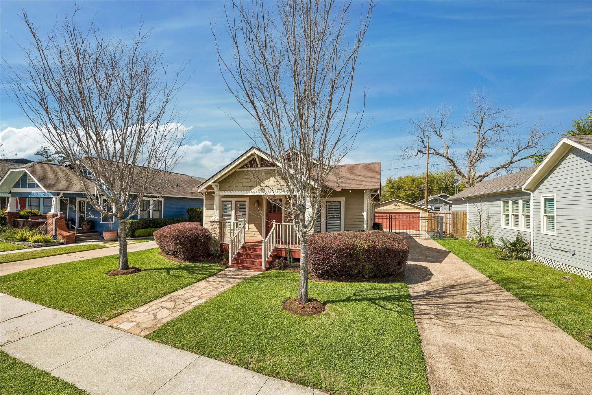 919 Key Street Houston, TX 77009 - Photo 2 of 39 Craftsman bungalow in the heart of the Heights.